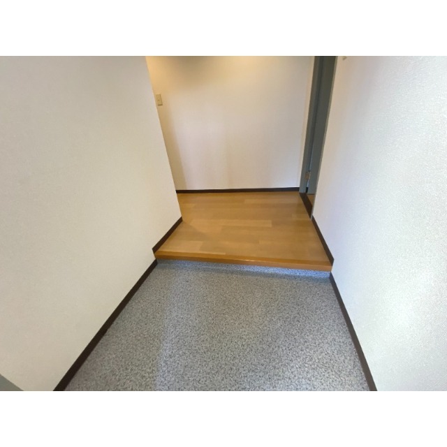 玄関　玄関を一歩入ると・・・こんな感じです。