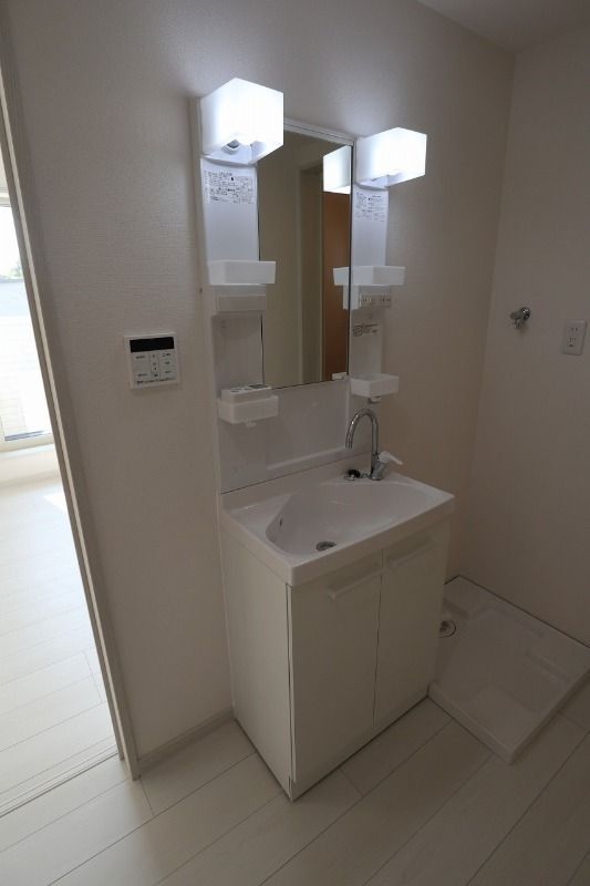 洗面設備　別部屋参照写真