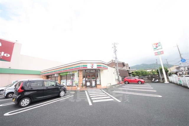 コンビニ　セブンイレブン　奈良高畑町店（コンビニ）まで607m
