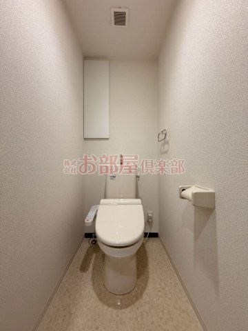 トイレ　落ち着いた色調のトイレです