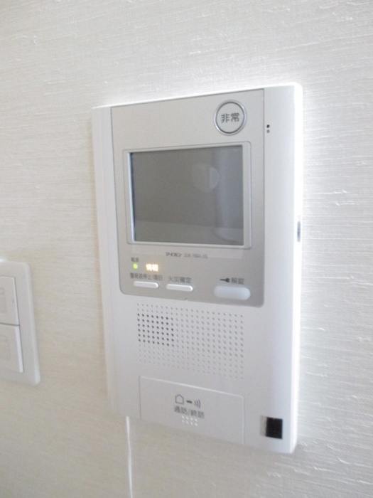 セキュリティ　同じ部屋タイプの別部屋の写真です。現況と異なる場合は現況を優