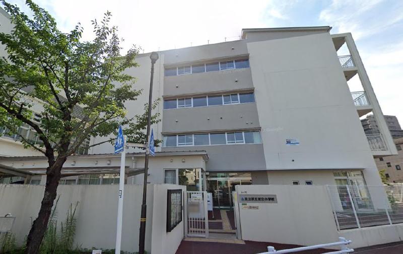 小学校　足立小学校（小学校）まで500m
