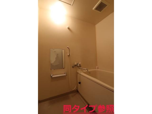 バス・シャワールーム　コンパクトで使いやすいお風呂です