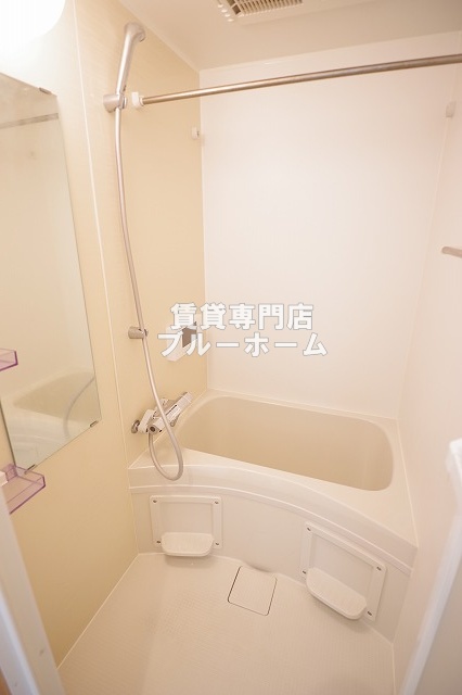 バス・シャワールーム　お風呂は浴室乾燥機付き！
