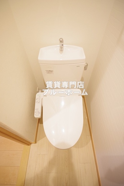 トイレ　温水洗浄便座付のトイレ！