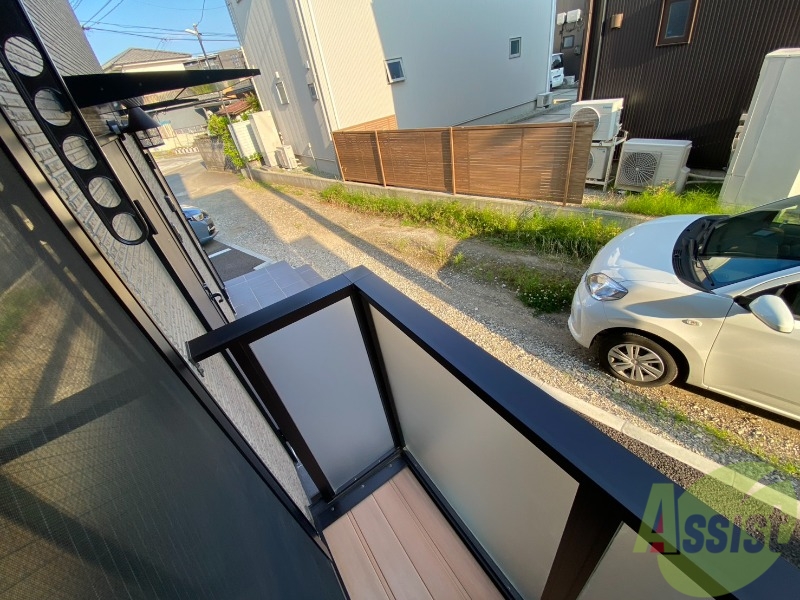 バルコニー　こちらがバルコニーです。物干しがあり、洗濯物を干せます。