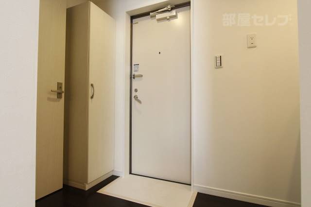玄関　※１０２号室の写真です