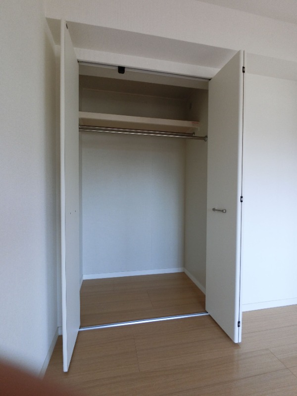 収納　かさばりやすいお洋服もたっぷり収納可能です