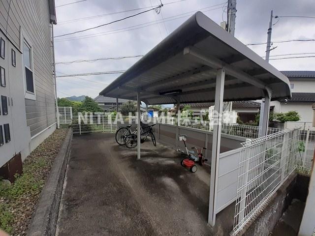 その他共有部分　屋根付きの駐輪場は無料です★