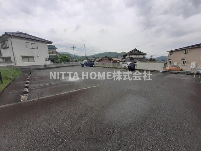 駐車場　敷地内駐車場は２台分の空きがあります◎