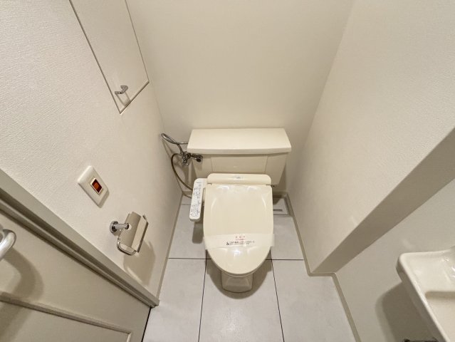 トイレ　別タイプ部屋　参考写真です