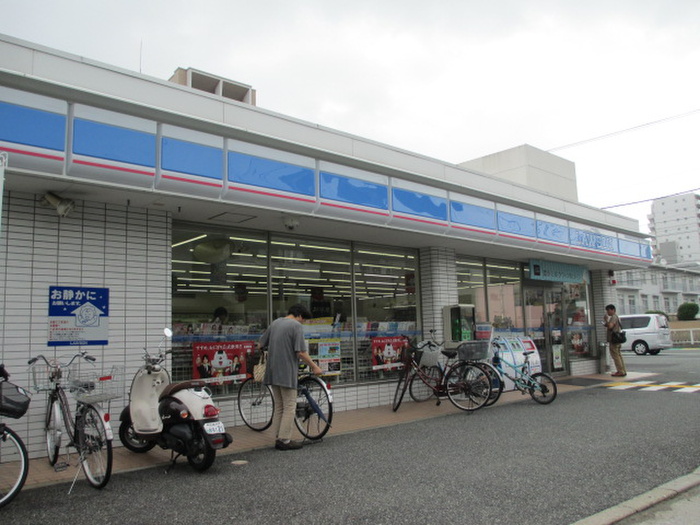 コンビニ　ローソン（コンビニ）まで352m