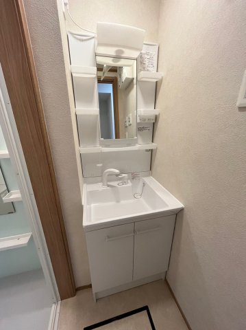 洗面設備　同物件内102号室の写真です
