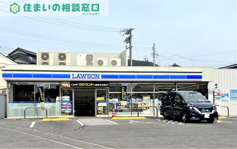 コンビニ　ローソン岡崎鴨田町店（コンビニ）まで577m