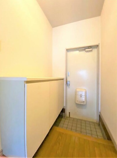 玄関　※同タイプの室内写真です。現況優先します。