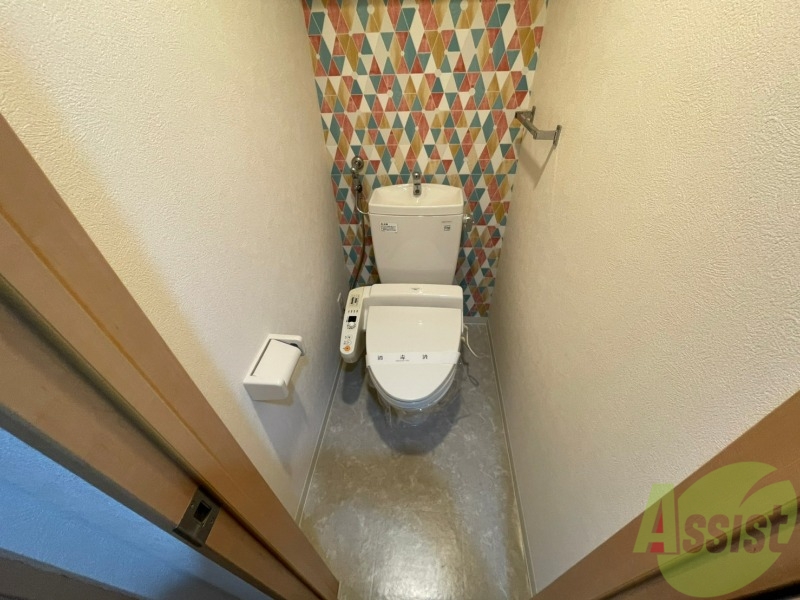 トイレ　ウォシュレット機能がついたトイレです。安心して使用できます。