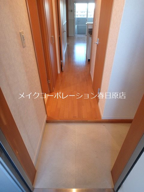 玄関　写真は同型タイプ