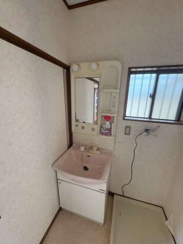 洗面設備　独立洗面台です