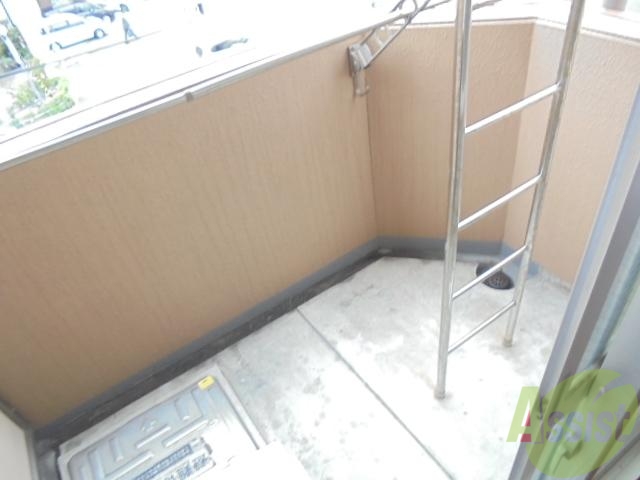 バルコニー　こちらのバルコニーでお洗濯物を干してくださいね