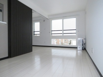 居室・リビング　☆オシャレな内装がオススメのお部屋です。
