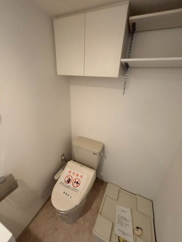 トイレ　同物件別部屋写真