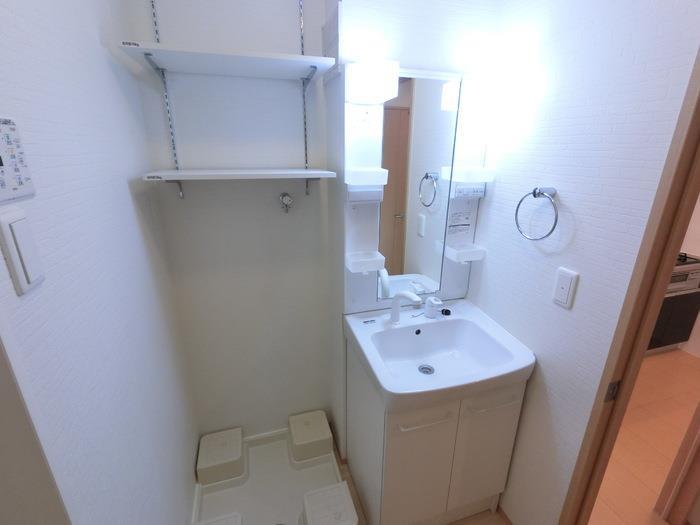 洗面設備　※別部屋写真。現状優先。