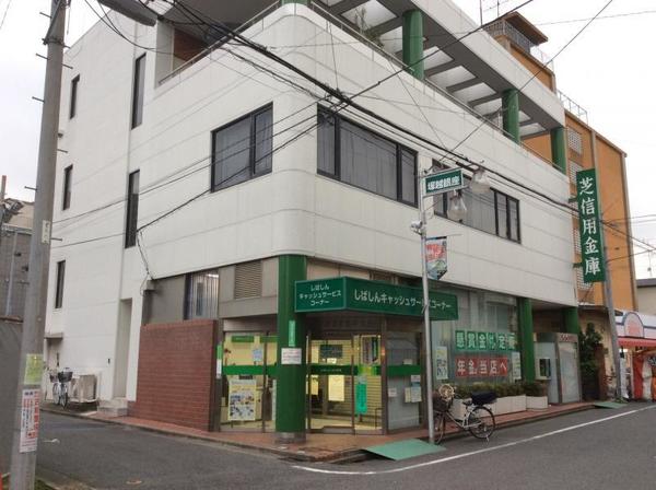 銀行　りそな銀行新川崎支店（銀行）まで705m
