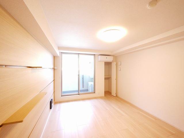 その他部屋・スペース　広くて明るい寝室