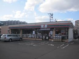 コンビニ　セブンイレブン札幌発寒7条店（コンビニ）まで245m