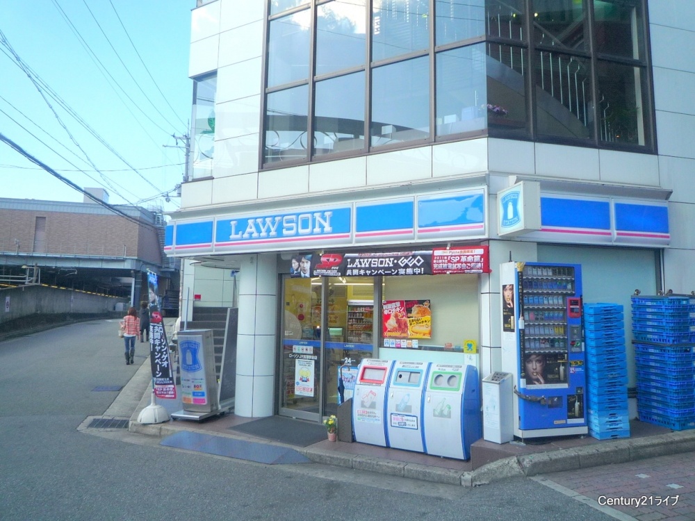 コンビニ　ローソン 　ＪＲ宝塚駅前店（コンビニ）まで500m