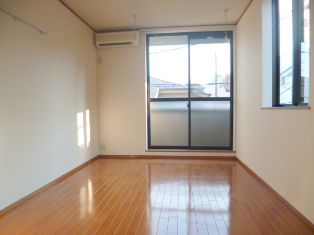 その他部屋・スペース　★横窓もあり明るいお部屋です★