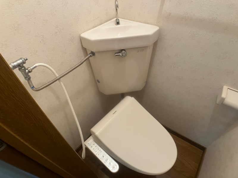 トイレ　こちらはトイレです。清潔感があり、安心して使用できます。