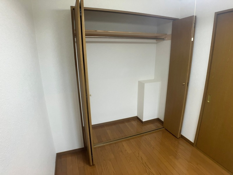 収納　寝室の収納です。部屋がすっきり片付きます。