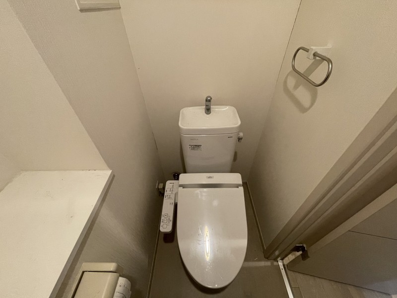 阪急宝塚線 曽根駅 徒歩19分 3階建 築10年のトイレ写真