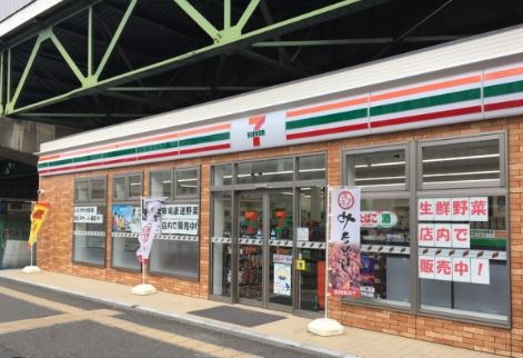 コンビニ　セブン-イレブン 京急ＳＴ大森海岸店（コンビニ）まで90m