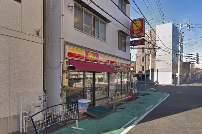 コンビニ　デイリーヤマザキ新栄2丁目店（コンビニ）まで180m