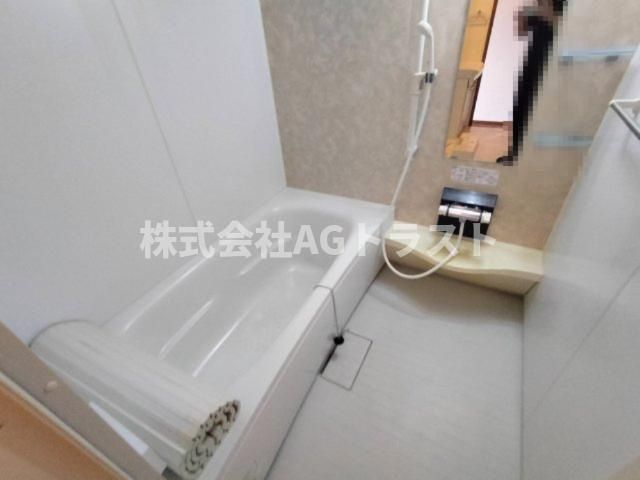 バス・シャワールーム　※掲載写真は同建物内の別室のものです。
