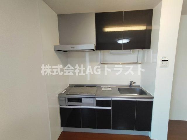 キッチン　※掲載写真は同建物内の別室のものです。
