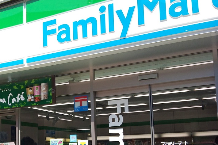 コンビニ　ファミリーマートMG鶴見みかど店（コンビニ）まで131m