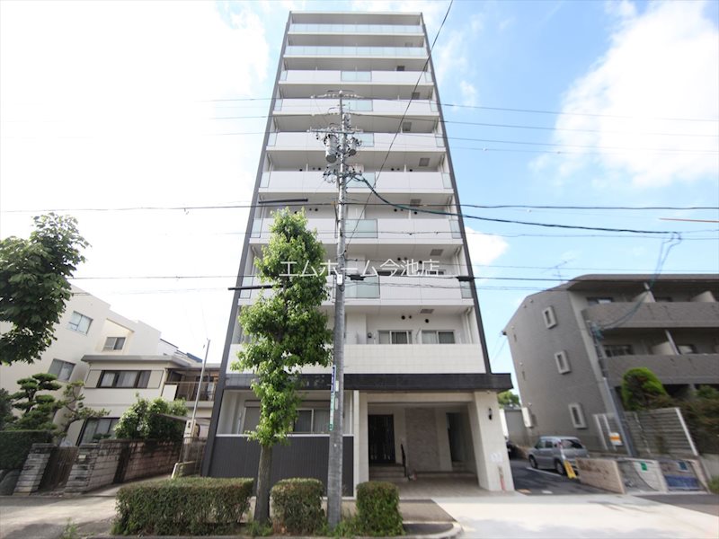 建物外観　外観　オートロック　防犯カメラ　宅配BOX