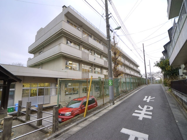小学校　さいたま市立大谷場小学校（小学校）まで829m
