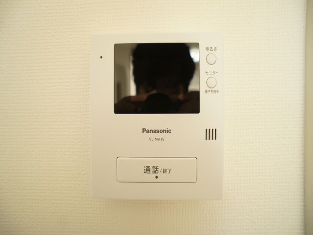 セキュリティ　訪問者の確認ができるTVドアホン付きです♪