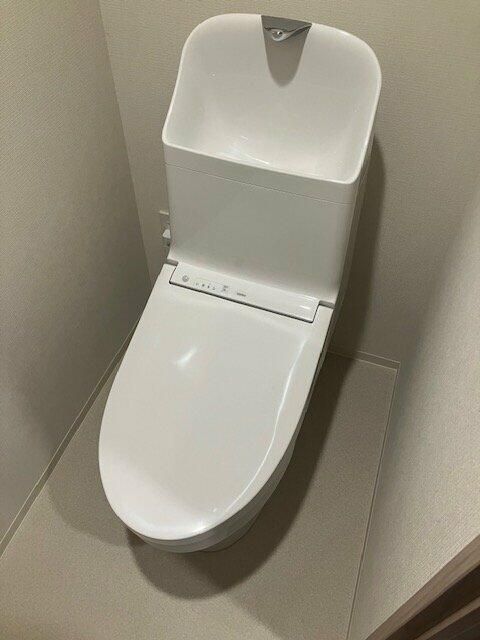 トイレ　落ち着いた色調のトイレです