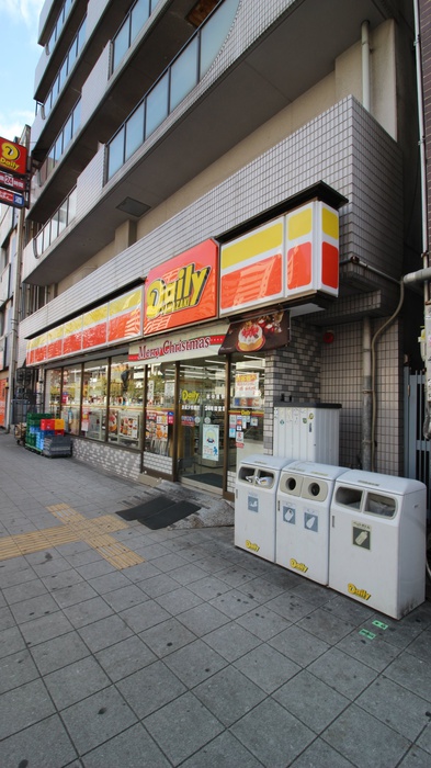 コンビニ　デイリーヤマザキ（コンビニ）まで560m