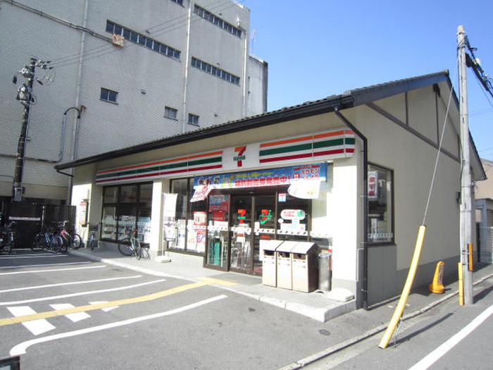 コンビニ　セブンイレブン（コンビニ）まで432m