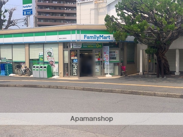 コンビニ　ファミリーマート（コンビニ）まで727m
