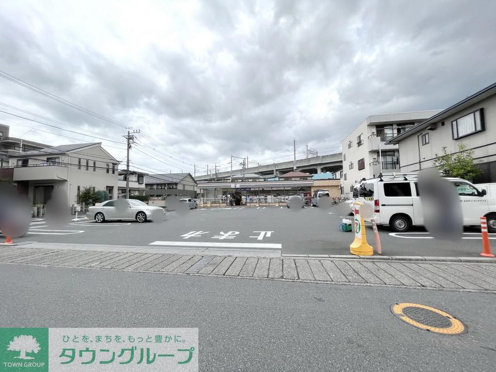 コンビニ　セブン-イレブン さいたま鹿手袋３丁目店（コンビニ）まで490m