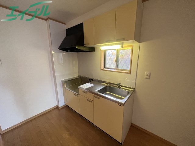 キッチン　別部屋反転画像参考