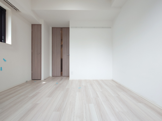 居室・リビング　２面採光の角部屋です