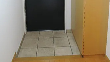玄関　※別部屋の参考写真です。